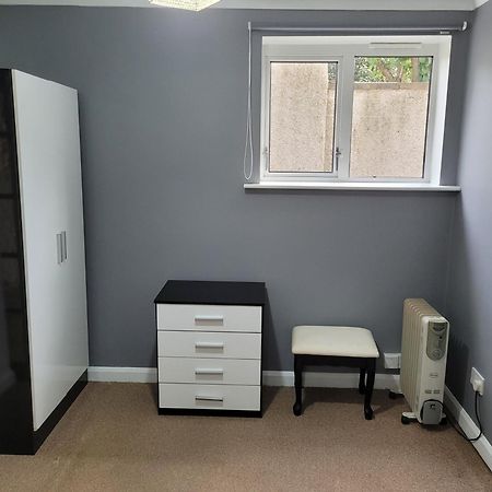 לוטון Modern Apartment In Luton מראה חיצוני תמונה
